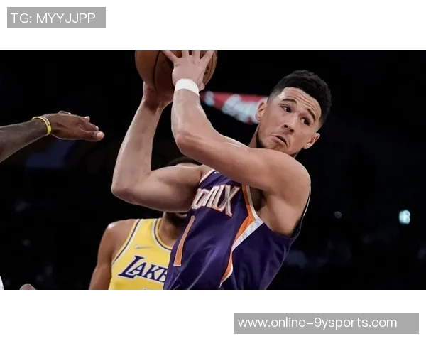 布克高效表现仅用26分钟砍下19分3助攻成为球队绿叶助力胜利