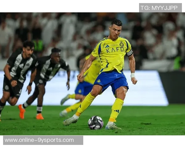 C罗40岁依旧神勇点射破门创造连续25年进球传奇 C罗40岁依旧神勇点射破门创造连续25年进球传奇