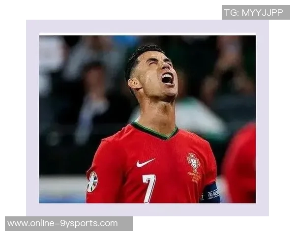 C罗单刀挑射被扑裁判判越位引发争议球迷热议比赛判罚