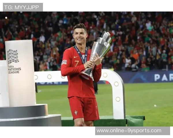 C罗社交媒体分享庆祝照片表达骄傲之情称球队完成使命